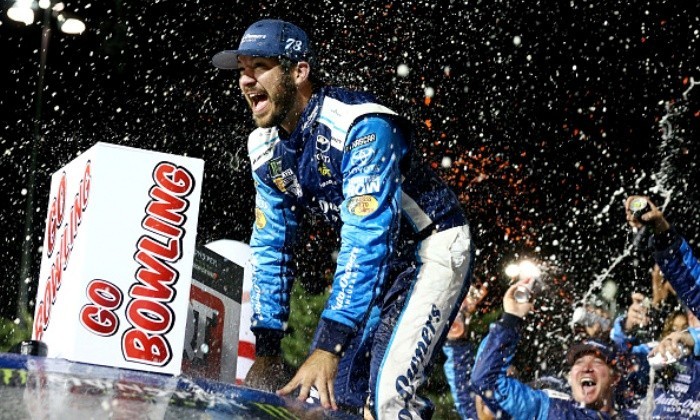 Труэкс выиграл гонку NASCAR в Канзасе - Автоспорт