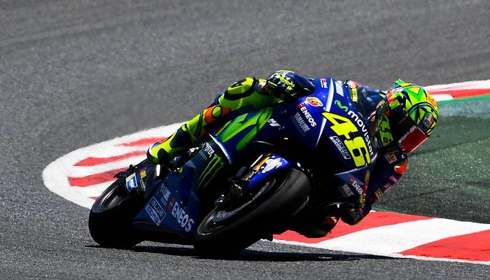 Росси пропустит минимум месяц после операции - MotoGP