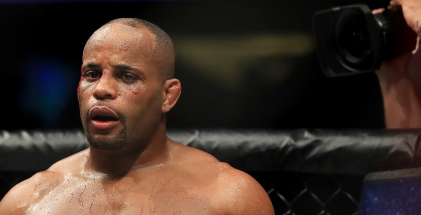 UFC 214. Джонс нокаутировал Кормье и вернул чемпионский титул - MMA