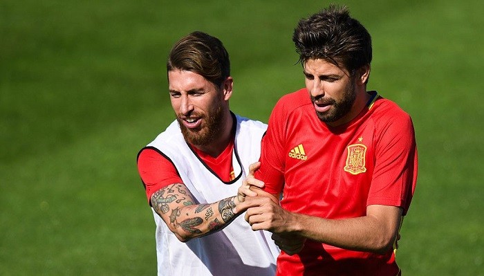 Пике и Рамос поругались во время тренировки сборной Испании из-за каталонского референдума - Чемпионат мира-2018