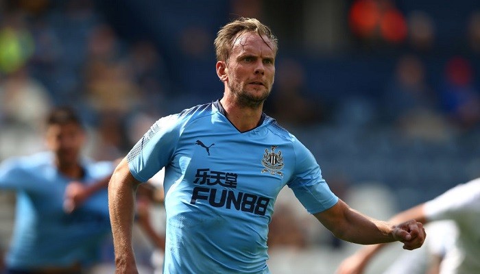 Хавбек Ньюкасла де Йонг ведет переговоры о переходе в Аякс - Чемпионат Англии