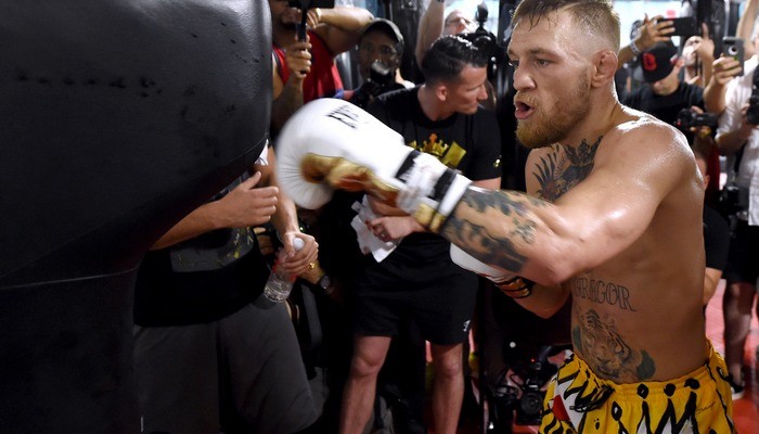 МакГрегор планирует одновременно править в боксе и MMA - Бокс
