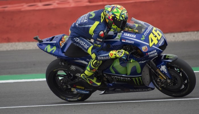 Росси госпитализирован с подозрением на перелом ноги - MotoGP