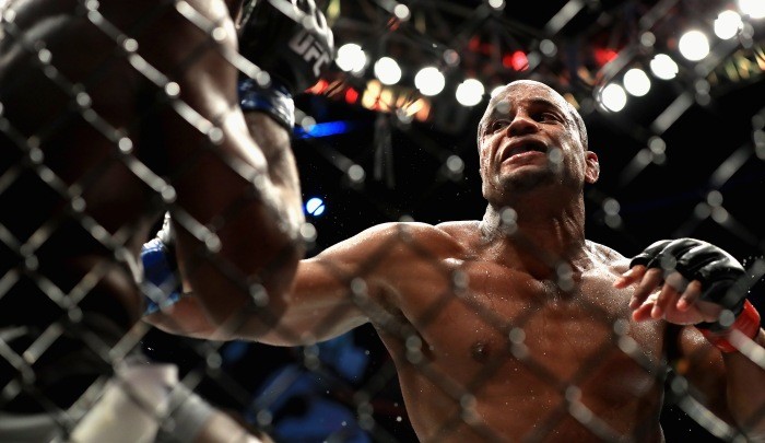 Кормье восстановлен в статусе чемпиона UFC - MMA