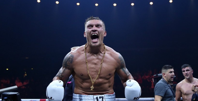 Усик нокаутировал Хука и вышел в полуфинал WBSS - Бокс