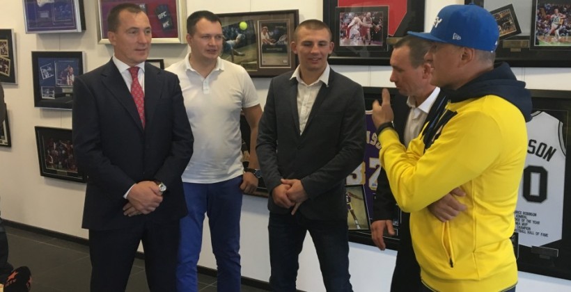 Чемпиона мира по боксу наградили квартирой в Полтаве - Бокс