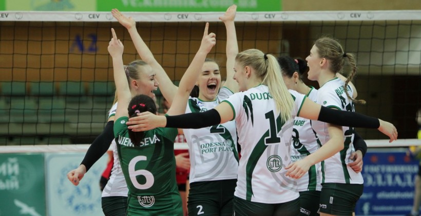 Хімік, який знову виграв усі матчі, та решта. Ситуація в жіночій Суперлізі після першого кола - Волейбол