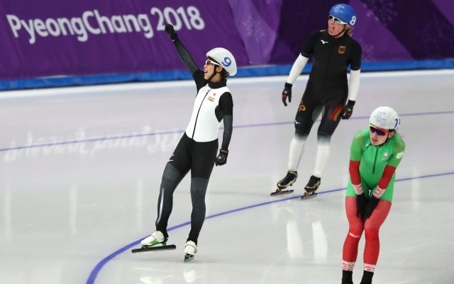 Японка Такаги выиграла масс-старт в конькобежном спорте