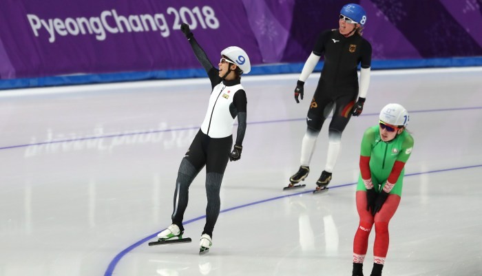 Японка Такаги выиграла масс-старт в конькобежном спорте - Конькобежный спорт