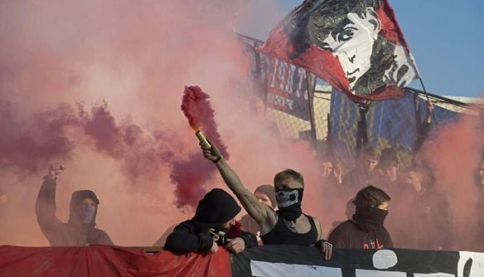 ФФУ оштрафовала Верес на 15 тысяч гривен за пиротехнику и оскорбления арбитра - Чемпионат Украины