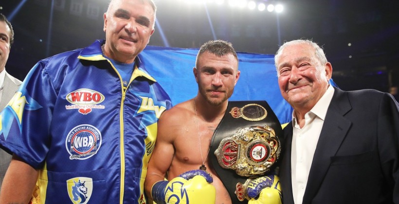 Ломаченко стал чемпионом в трех весовых категориях за 12 боев. Это абсолютный рекорд - Бокс