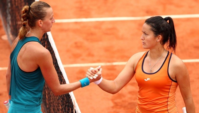 Ролан Гаррос (WTA). Квитова и Возняцки в 3-м раунде, вылет Корне - Ролан Гаррос