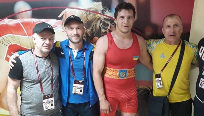 Украинец Мешков завоевал бронзу на ЧЕ по борьбе - Борьба