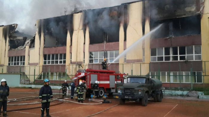 Во Львове ночью горела территория стадиона СКА - Футбол