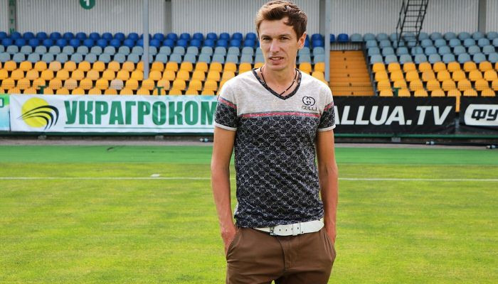 Екс-хавбек Десни Старенький перейшов в Діназ. Рябоконь повідомляв, що він завершив кар'єру - Друга ліга України