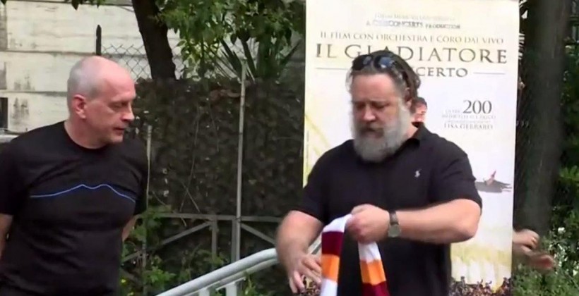 "Forza Roma". Рассел Кроу посетил Рим и поддержал Волков - Чемпионат Италии