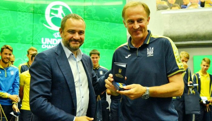 Павелко наградил сборную Украины U-19 за бронзу на Евро - Футбол