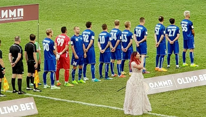 Украинец Федорив демонстративно отвернулся от российского флага. В России негодуют - Футбол
