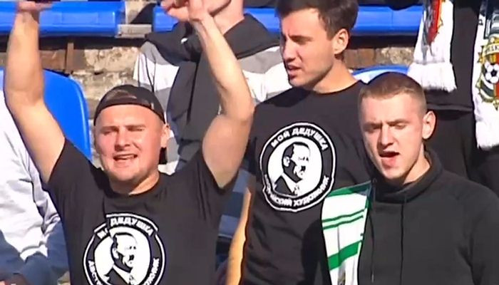 Фаны Ворсклы пришли на матч с Десной в футболках с Гитлером - Другая сторона