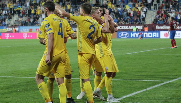"На фарт". Коноплянка дал подзатыльник Зинченко перед матчем с Чехией - Лига наций