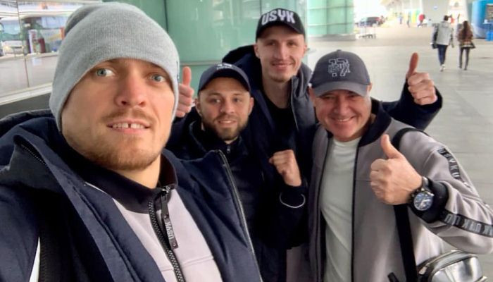 Усик отправился на бой с Беллью - Бокс