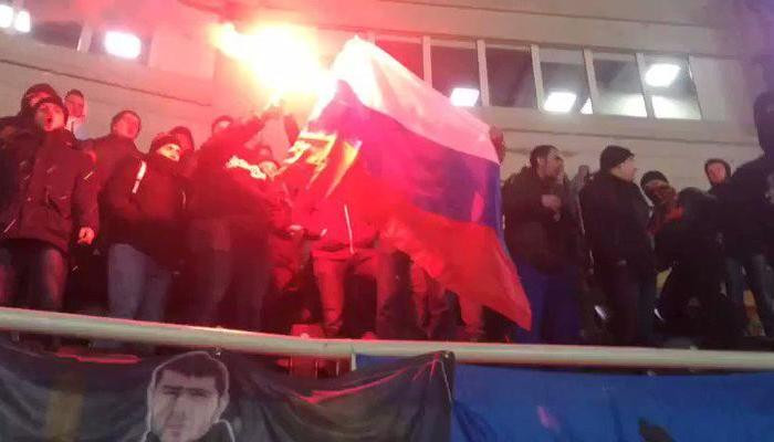 Болельщики Шахтера сожгли флаг России на матче против Черноморца - Чемпионат Украины
