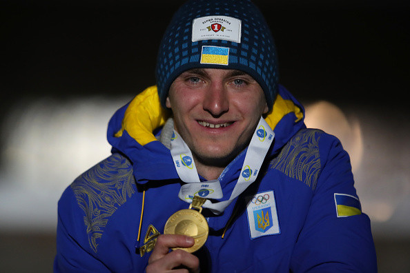 Самый эмоциональный момент дня. Пидручного наградили золотой медалью чемпионата мира - Биатлон