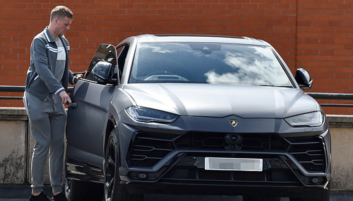 Вратарь сборной Англии Пикфорд припарковал свой Lamborghini на место для лиц с инвалидностью - Другая сторона
