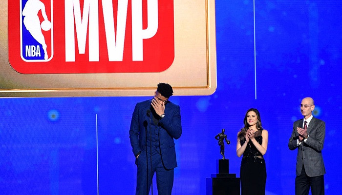 Адетокумбо признан MVP сезона в НБА - НБА