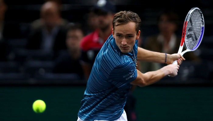 Медведев вылетел во втором круге турнира в Париже - ATP