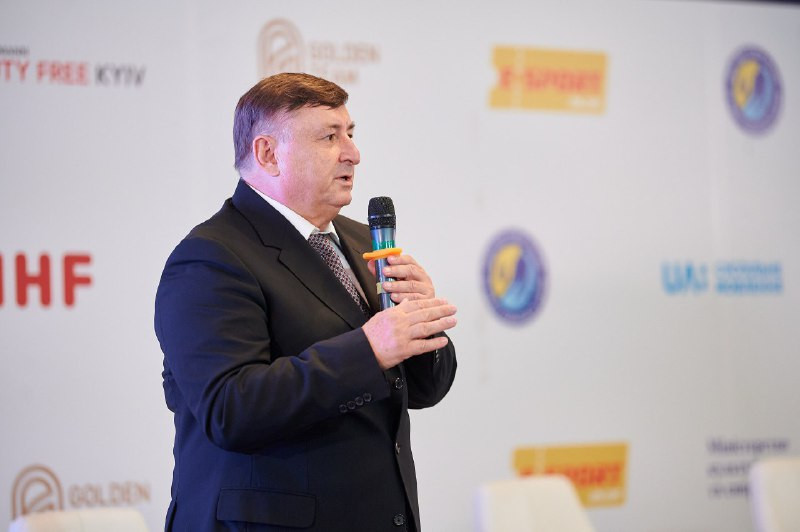 Анатолий Бревзин
