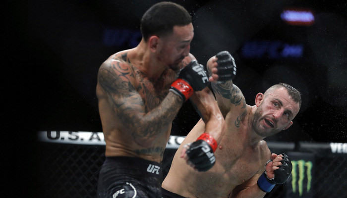 Волкановски победил Холлоуэя и стал чемпионом UFC в полулегком весе - MMA