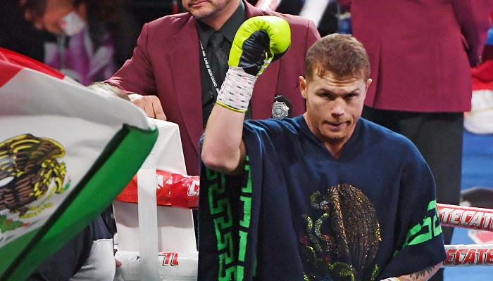 Президент компании Golden Boy отрицает информацию о поединке Канело и Деревянченко — новости спорта