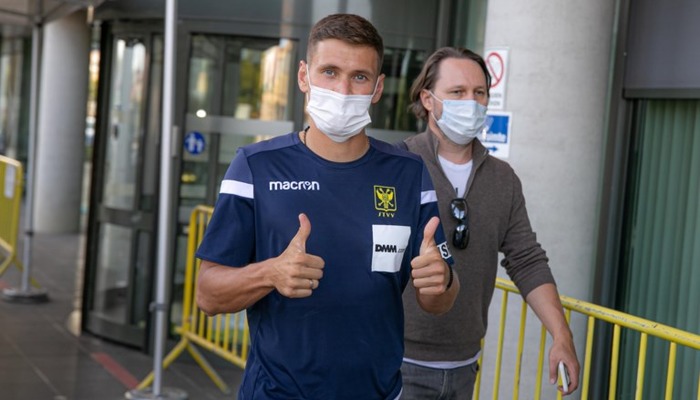 Филиппов дебютировал за Сент-Трюйден в матче против Мехелена Шведа - Футбол