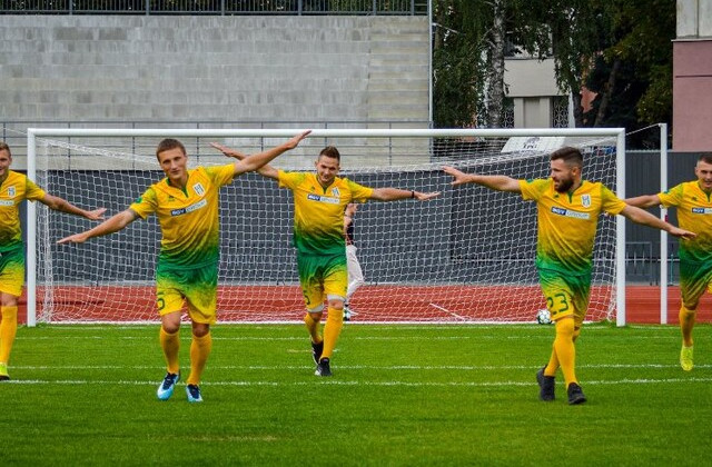 Полісся та Прикарпаття зіграли внічию. Рефері не без допомоги VAR видалив трьох гравців - Перша ліга України