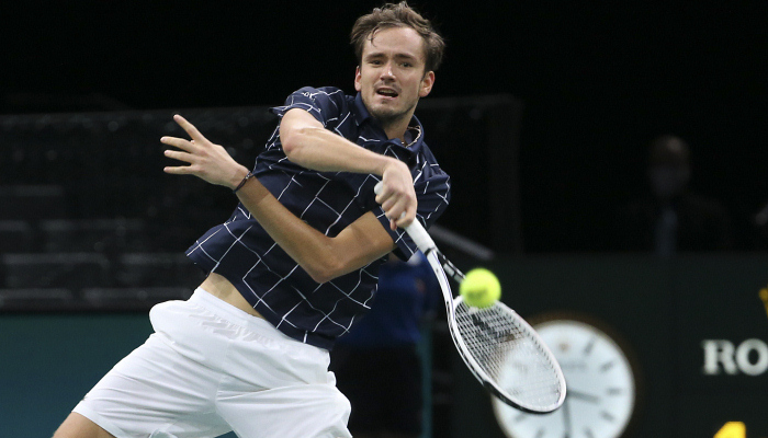Медведев победил Зверева и выиграл Мастерс в Париже - ATP