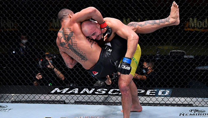 Тейшейра в третьому раунді переміг Сантоса в рамках UFC Fight Night 181 - MMA