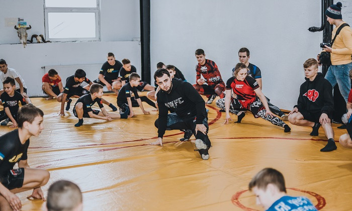 Подарок на Рождество – мастер-класс от профи бойца - MMA
