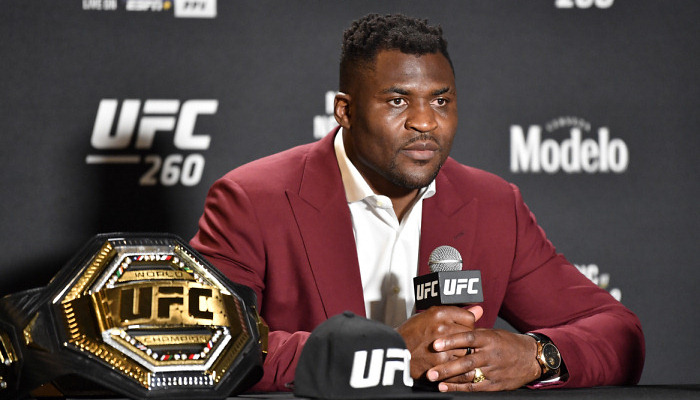 Чемпион UFC Нганну заинтересован в поединке с Фьюри - Бокс