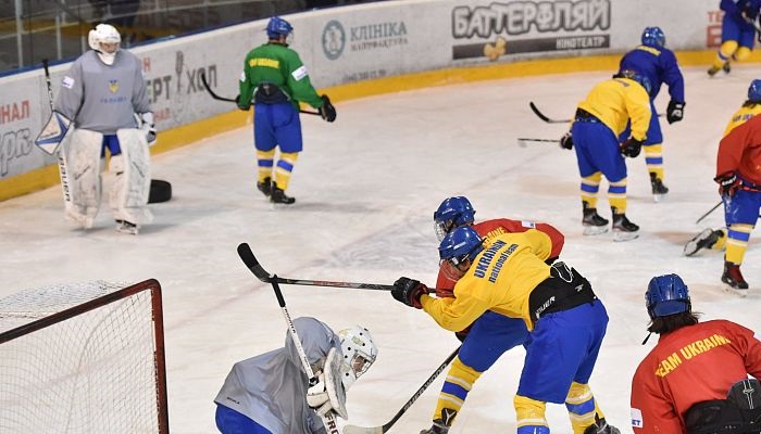 Збірна України з хокею провела товариський матч з командою U-20 - Хокей