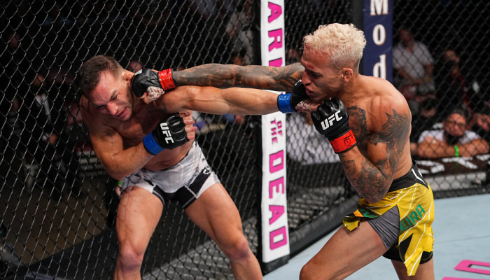 Оливейра нокаутировал Чендлера и стал новым чемпионом UFC в легком весе - MMA