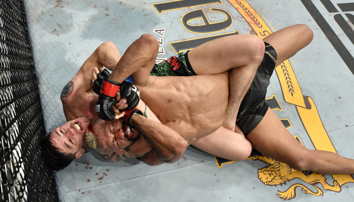 Морено переміг Фігейредо і став чемпіоном у найлегшій вазі - MMA