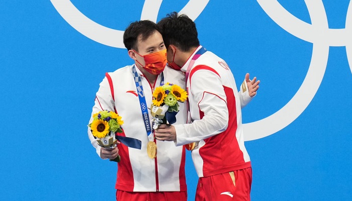 Китай виграв золоті медалі в синхронних стрибках у воду з трампліна - Олімпіада-2020