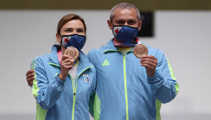 Костевич та Омельчук принесли Україні третю бронзу Олімпіади в стрільбі з пневматичного пістолету на 10 метрів - Олімпіада-2020