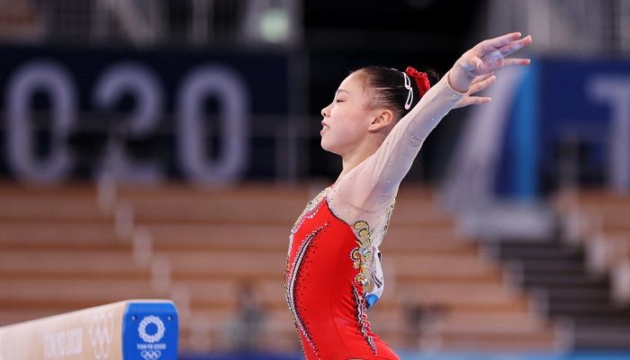 16-річна китаянка Гуань Ченьчень виграла золото Олімпіади у спортивній гімнастиці на колоді - Олімпіада-2020