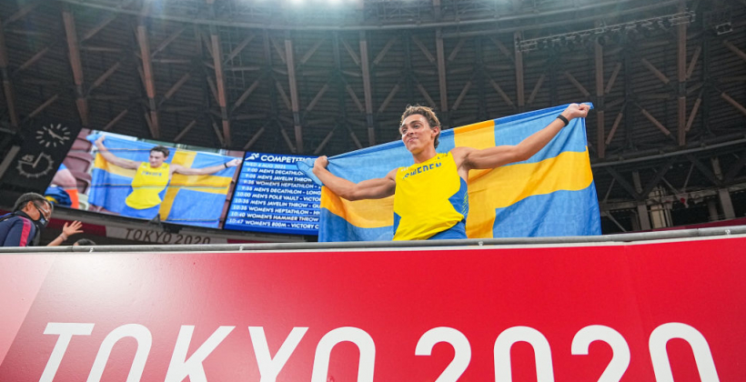 Дюплантис выиграл золото Олимпийских игр в прыжках с шестом - Олимпиада 2020