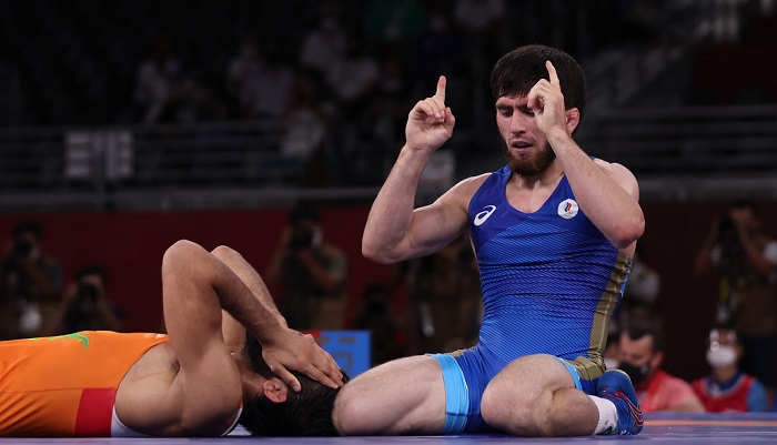Росіянин Угуєв став олімпійським чемпіоном у вільній боротьбі до 57 кг - Олімпіада-2020