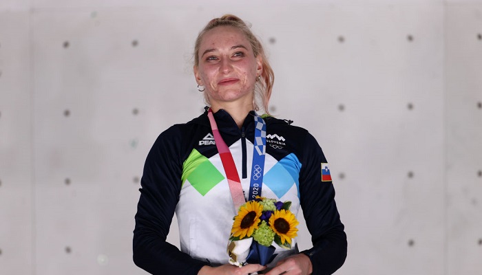 Янья Гарнбрет из Словении выиграла золото Олимпийских игр в скалолазании - Олимпиада 2020