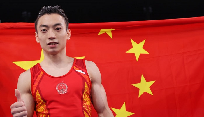 Китаєць Цзоу Цзиньюан став олімпійським чемпіоном на паралельних брусах. Українець Пахнюк - сьомий - Олімпіада-2020
