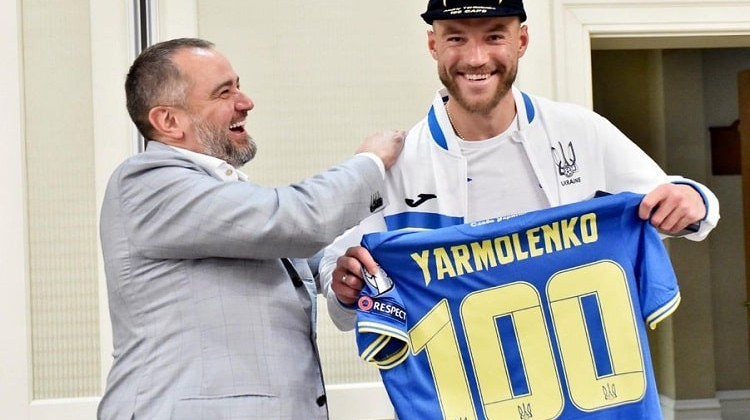 Ярмоленко отримав символічну футболку збірної України з номером 100 - Чемпіонат світу-2022